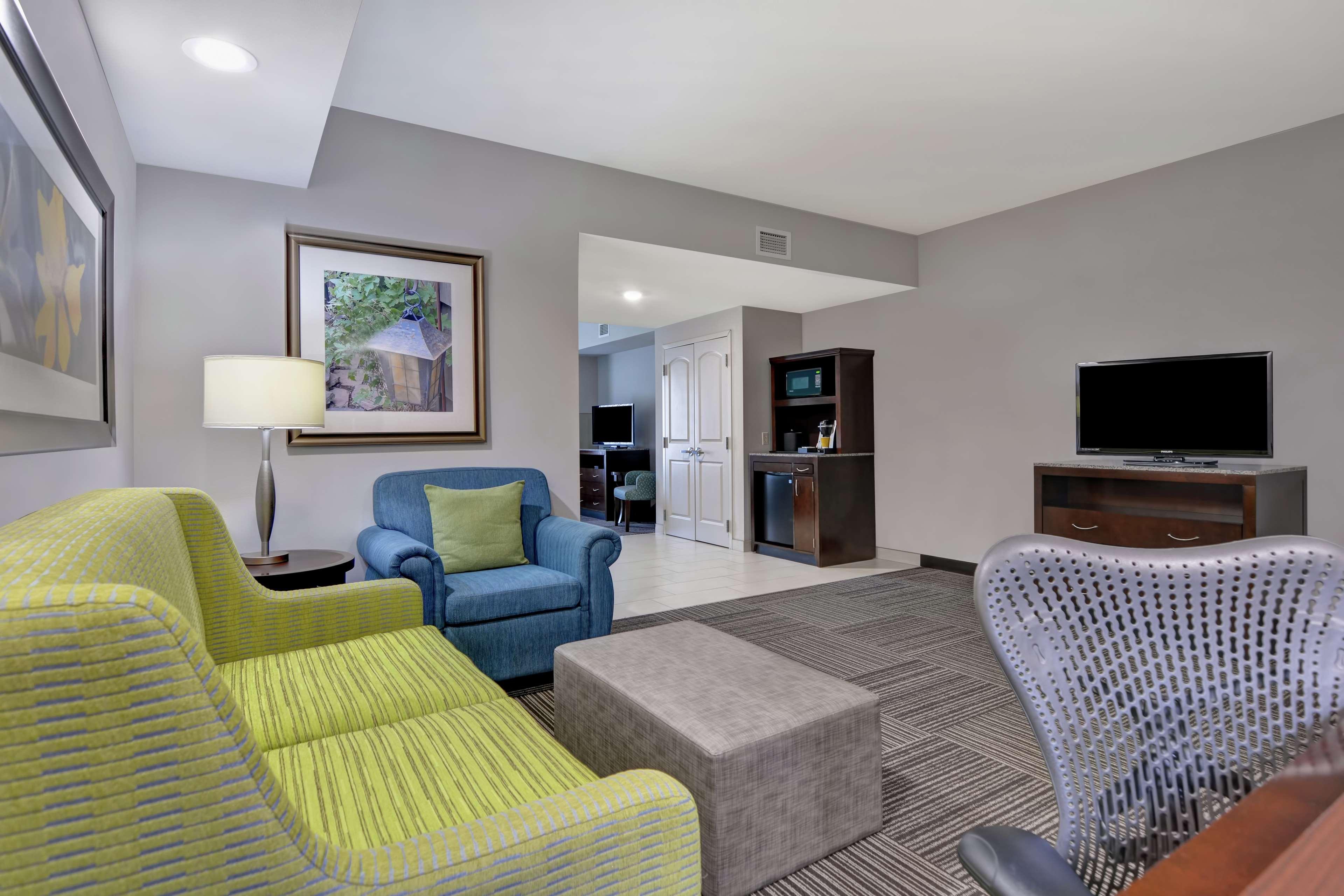Hilton Garden Inn And Fayetteville Convention Center Экстерьер фото