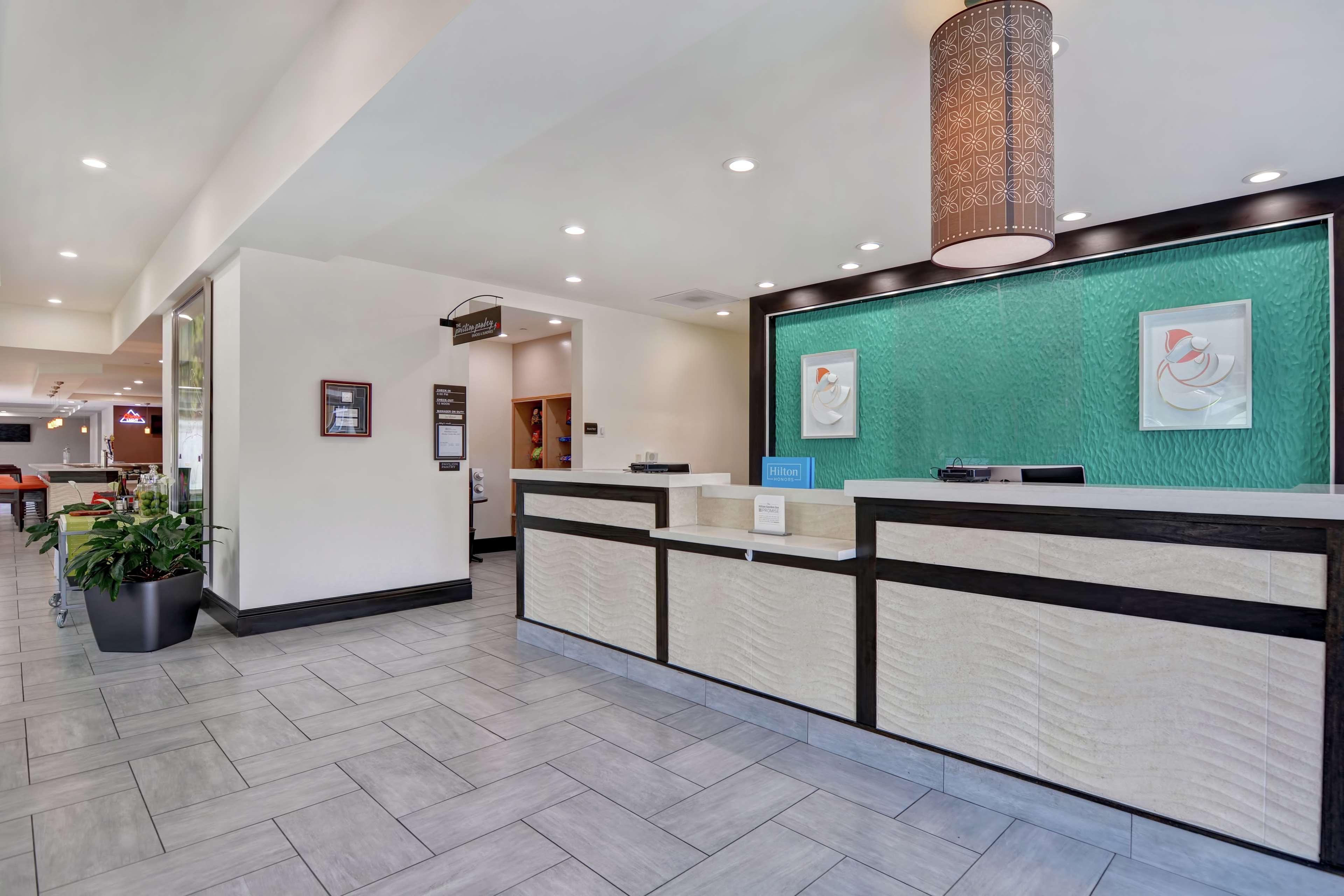 Hilton Garden Inn And Fayetteville Convention Center Экстерьер фото