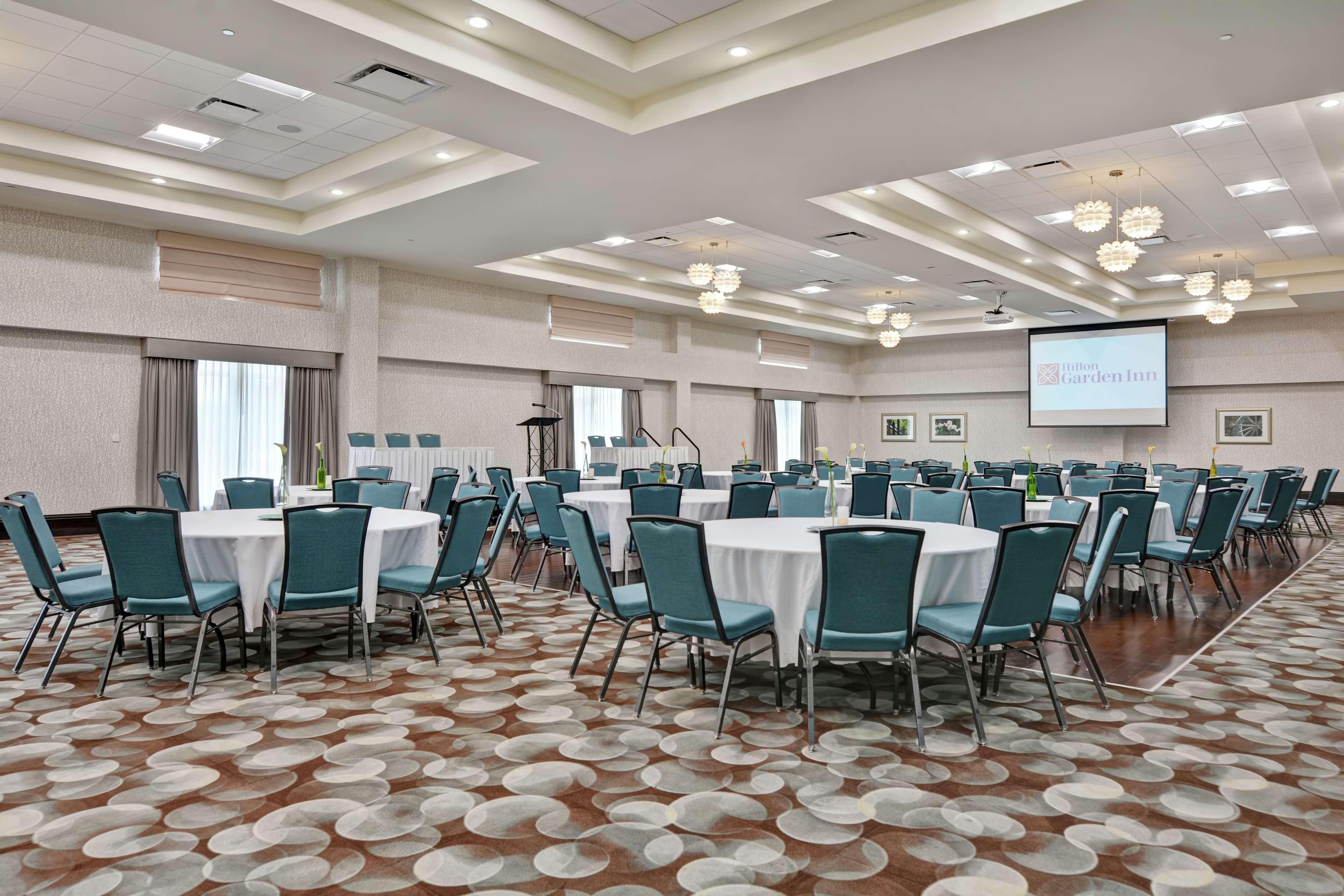 Hilton Garden Inn And Fayetteville Convention Center Экстерьер фото