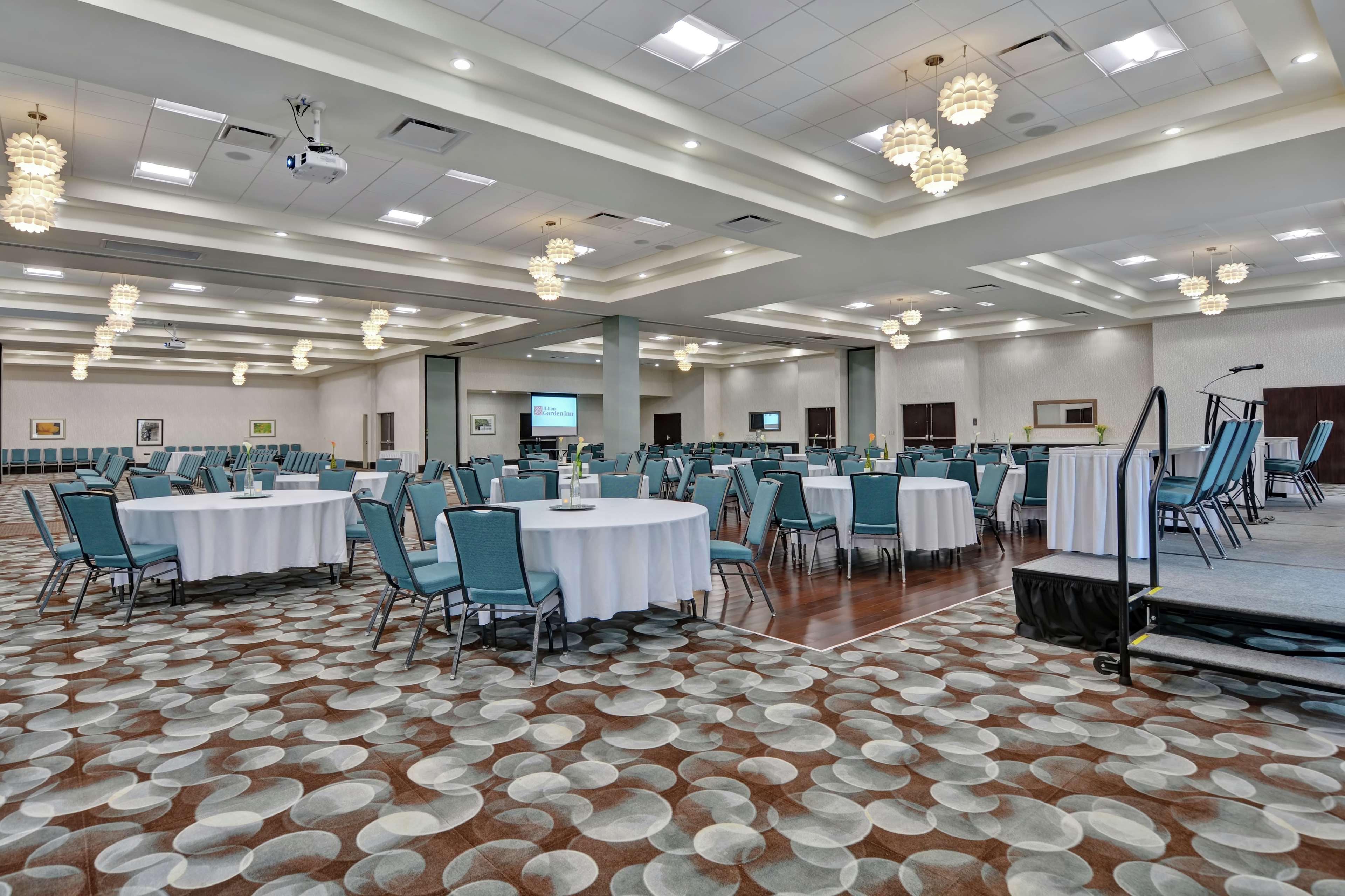 Hilton Garden Inn And Fayetteville Convention Center Экстерьер фото