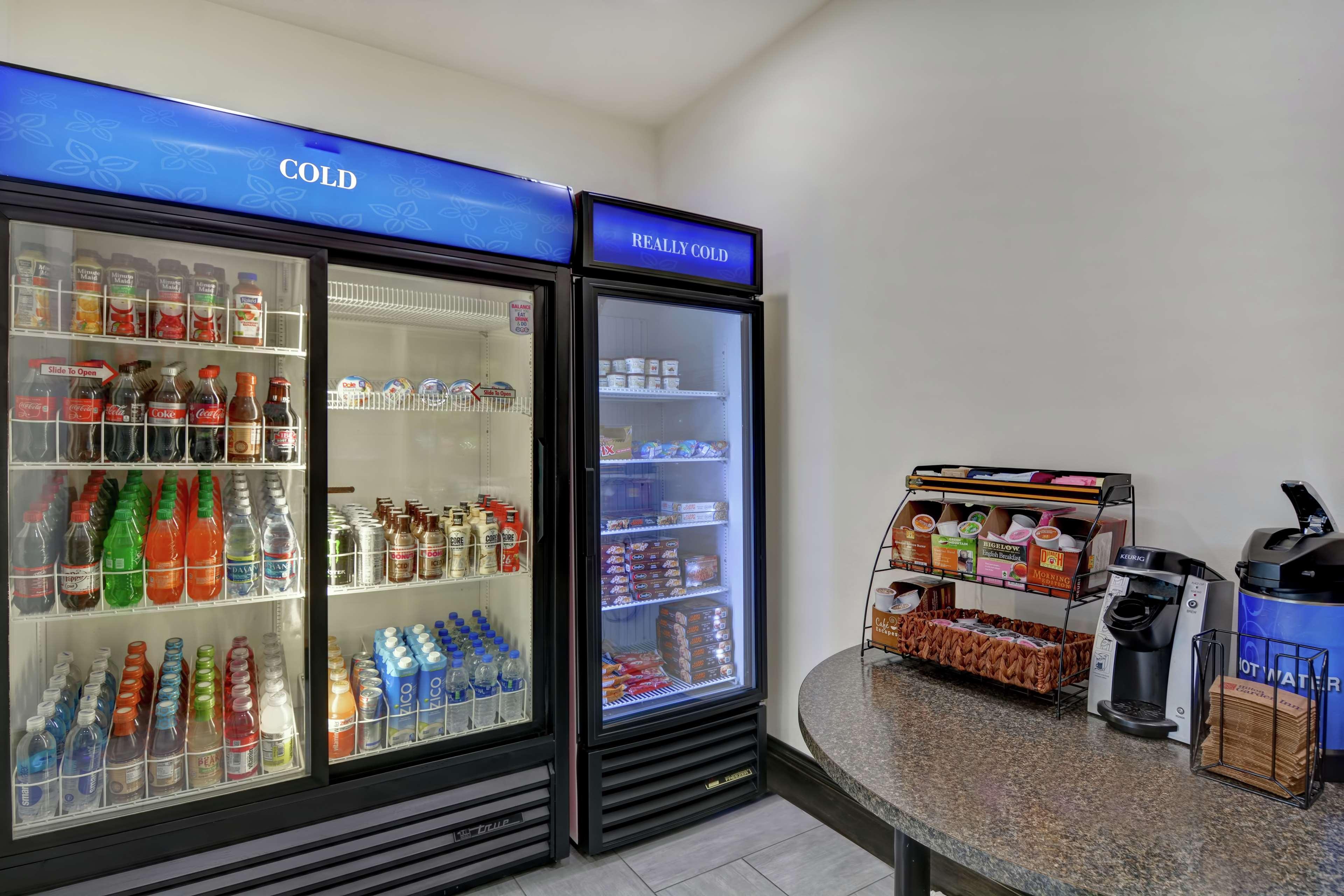 Hilton Garden Inn And Fayetteville Convention Center Экстерьер фото