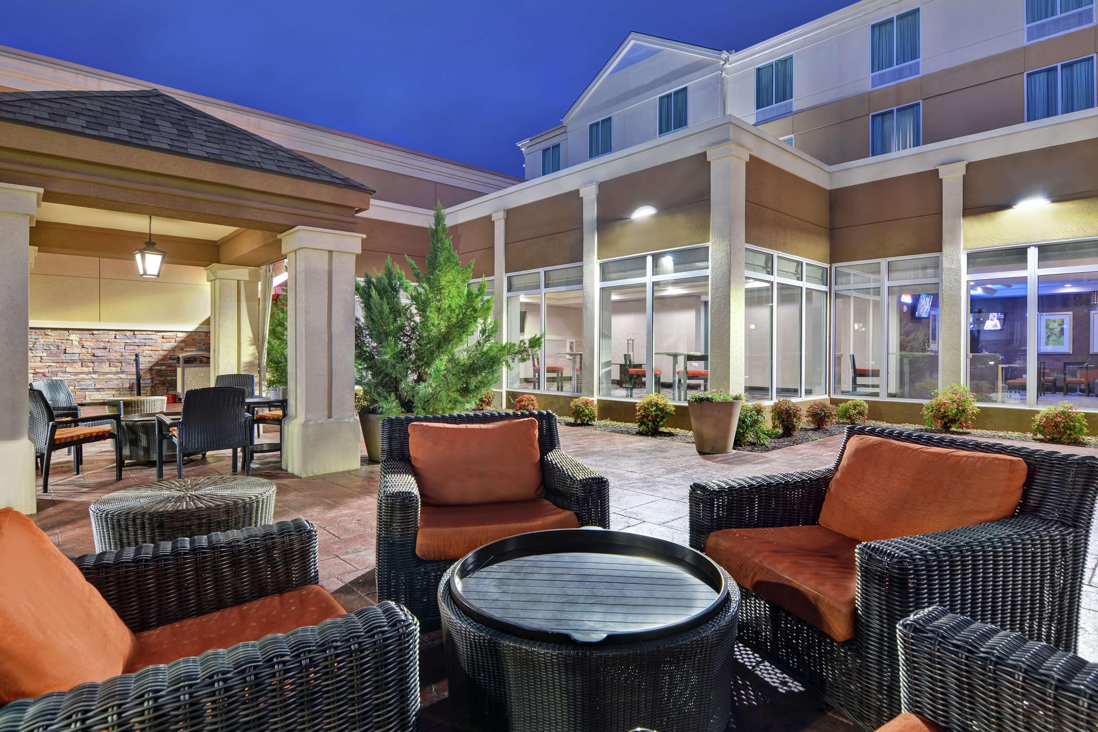 Hilton Garden Inn And Fayetteville Convention Center Экстерьер фото
