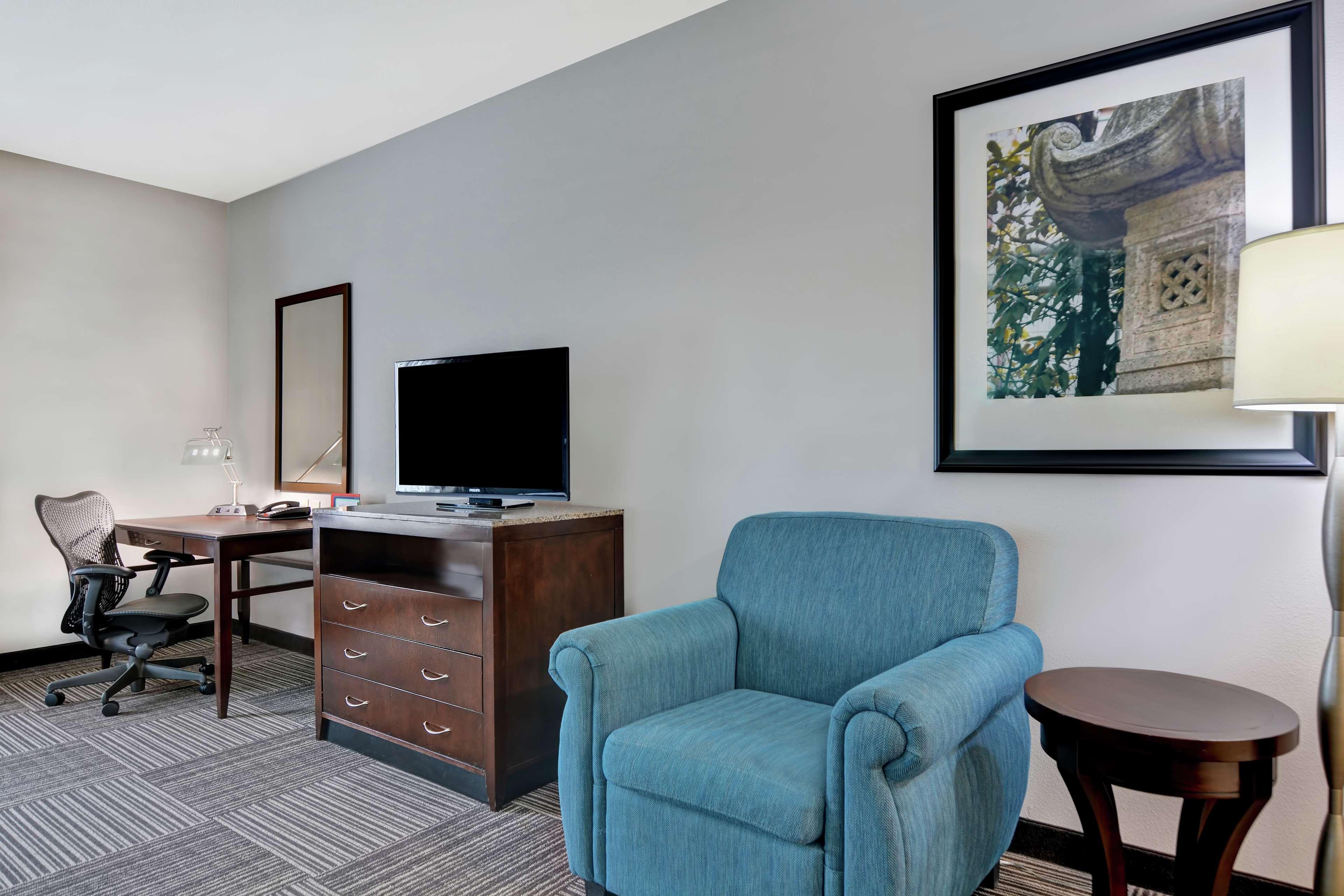 Hilton Garden Inn And Fayetteville Convention Center Экстерьер фото
