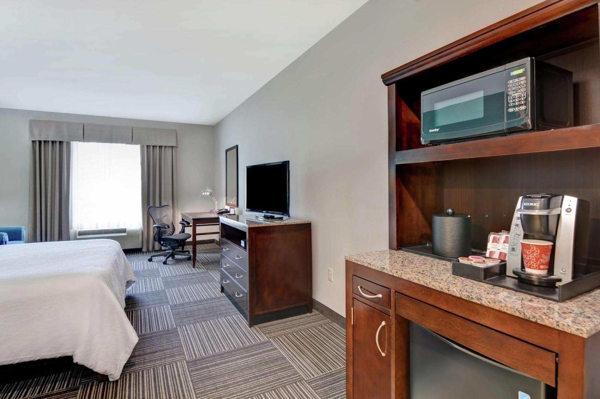 Hilton Garden Inn And Fayetteville Convention Center Экстерьер фото