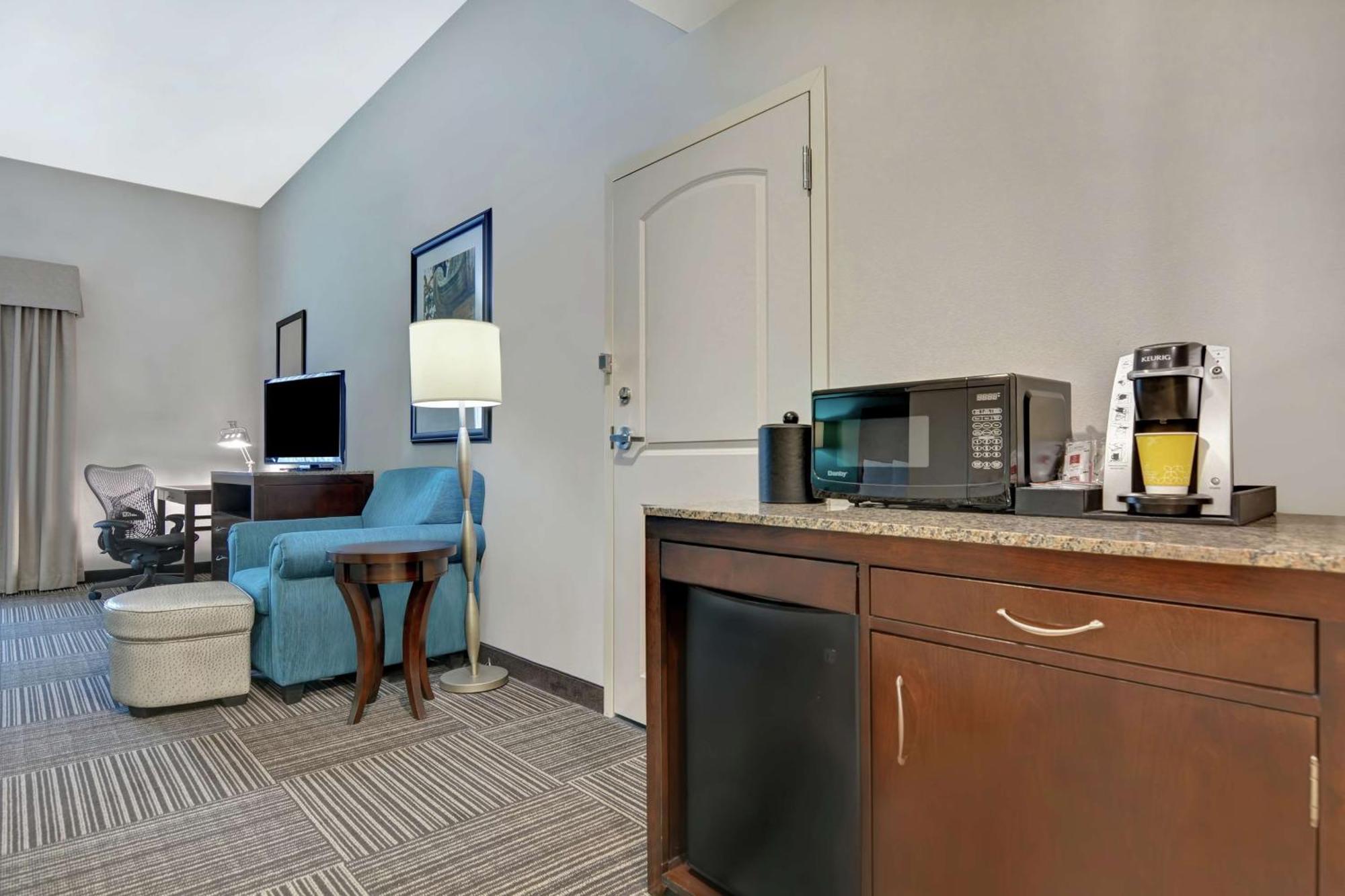 Hilton Garden Inn And Fayetteville Convention Center Экстерьер фото